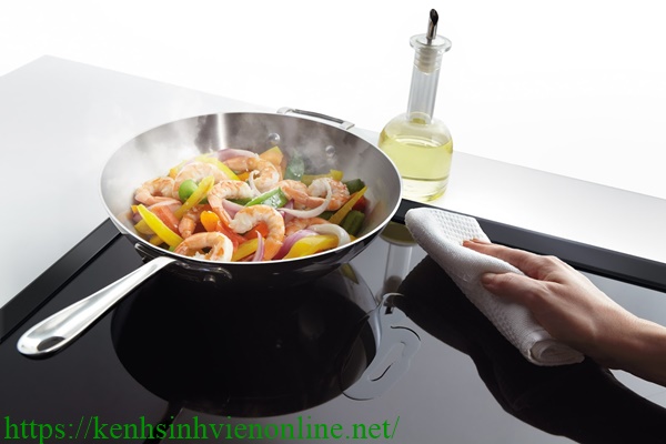 Một số cách xử lý dầu mỡ trong bếp ga nhà bếp