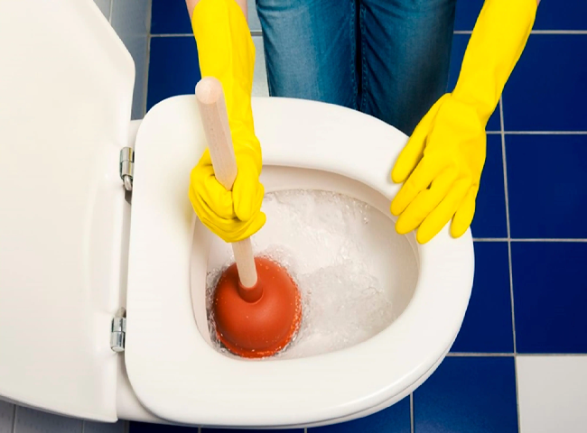 C&aacute;c dụng cụ c&oacute; thể bồn cầu bị nghẹt