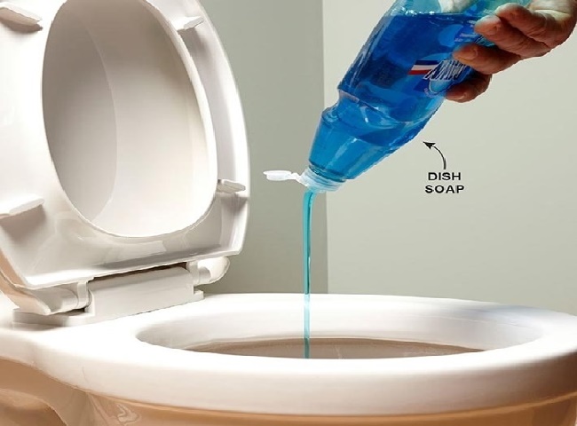 Hãy làm sạch bồn cầu, nhà vệ sinh thường xuyên đểtăng tuổi thọ cho nó