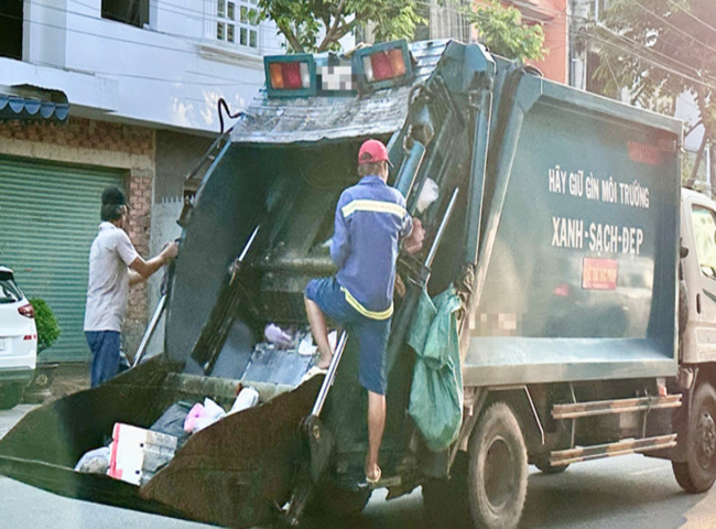 Dịch vụ thu gom r&aacute;c thải sinh hoạt theo một quy tr&igrave;nh tiện lợi